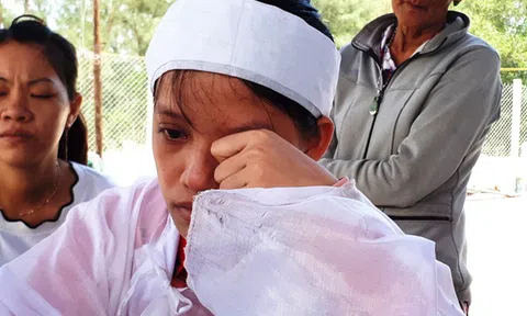 Vĩnh biệt cha, vĩnh biệt bà, con đi thi...